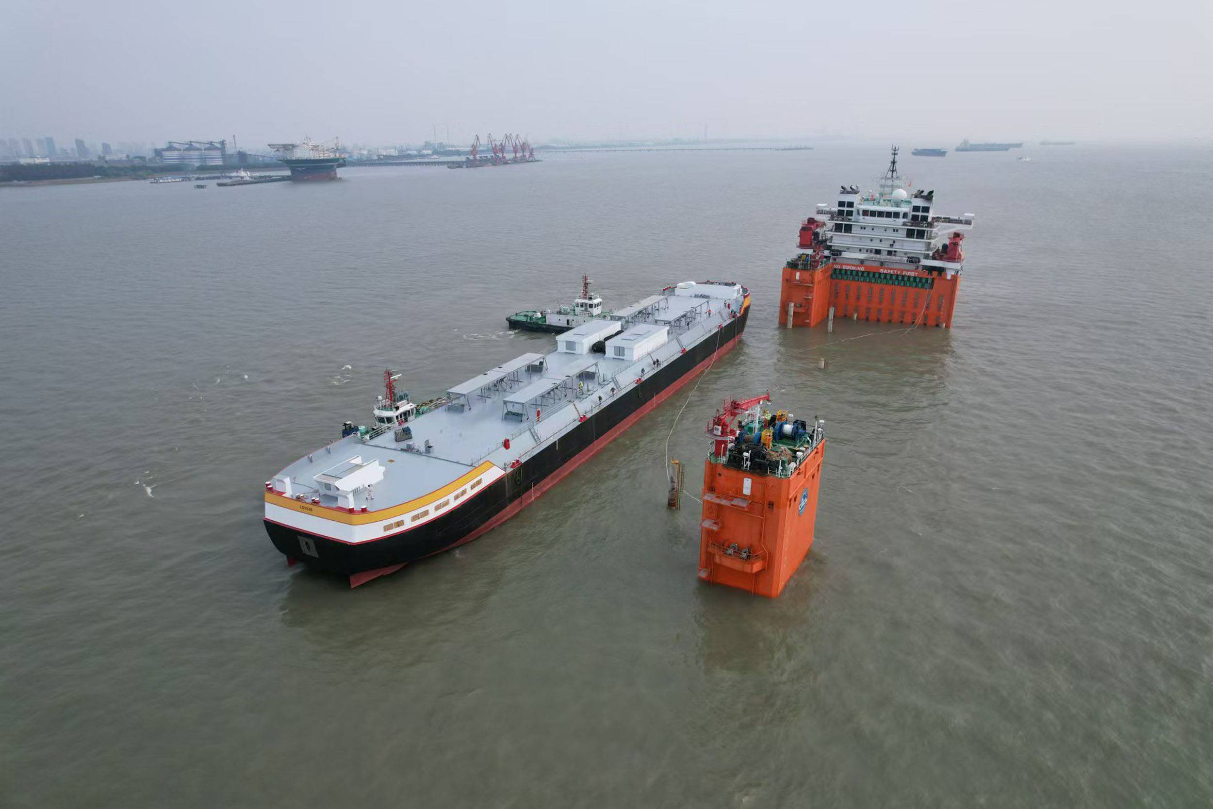 Marine LNG bunker operation with specialist vessels